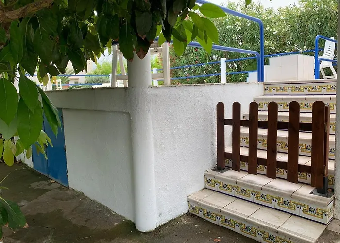 Gomez Villa